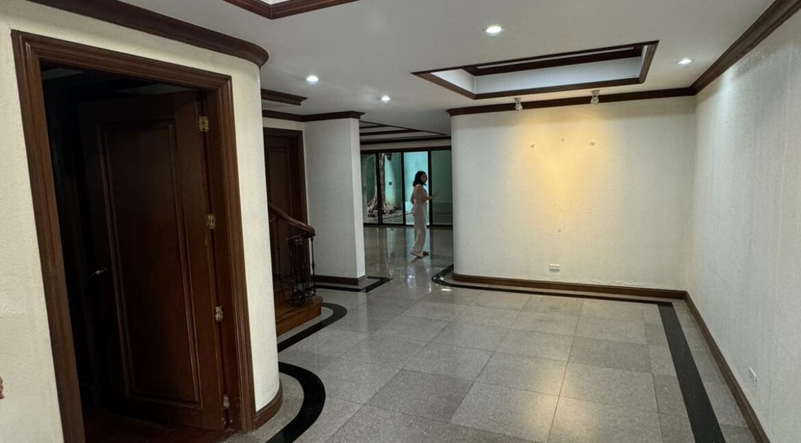 IMG-fe0bc455f442fe7805707e63eceed07b-V